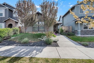 240 NW 30th St, Redmond, OR 97756