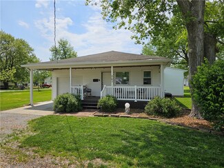 203 NW 4th St, Casey, IL 62420