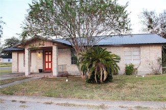 710 N Filmore St, Beeville, TX 78102