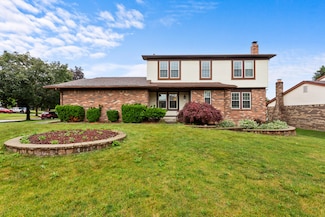 39214 Lapham Dr, Livonia, MI 48154