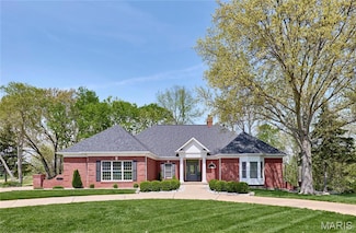 733 Hillenkamp Dr, Weldon Spring, MO 63304