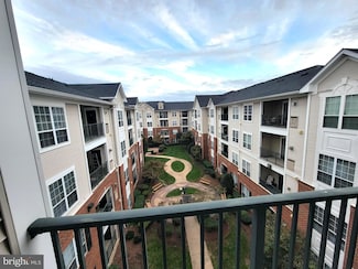 4850 Eisenhower Ave Unit 418, Alexandria, VA 22304