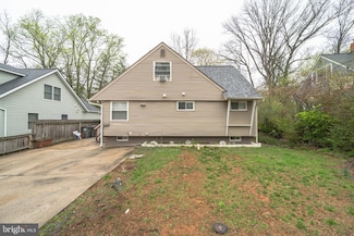 524 Calvin Ln, Rockville, MD 20851