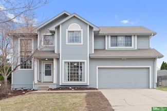 2201 Queen Dr, Papillion, NE 68046