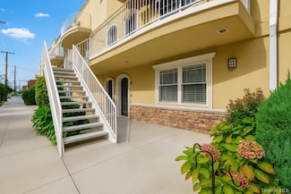 176 Beach 101st St Unit 4A, Rockaway Park, NY 11694