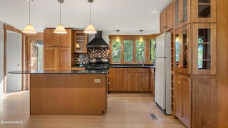 2 Lake Ave, Great Barrington, MA 01230