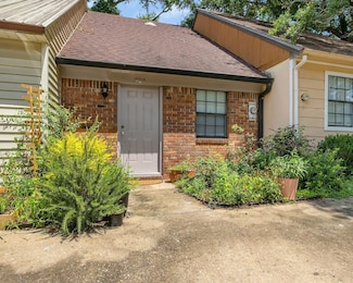924 S Lipona Rd, Tallahassee, FL 32304