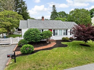 10 Bayberry Rd, Buzzards Bay, MA 02532