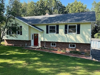 55 Sun up Rd, Stormville, NY 12582