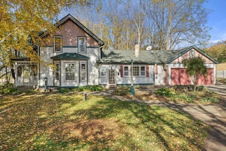 N5724 N Helenville Rd, Helenville, WI 53137