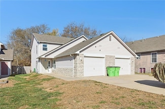 121 Silver Leaf Ln, Baldwin City, KS 66006