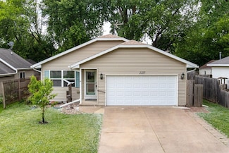 2217 Mount Vernon St, Oshkosh, WI 54901