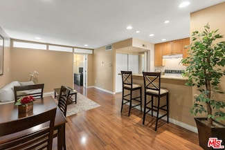 5257 Radford Ave Unit 103, Valley Village, CA 91607