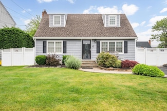 129 Michel Ave, Farmingdale, NY 11735