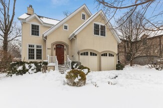 1063 Meadow Rd, Glencoe, IL 60022