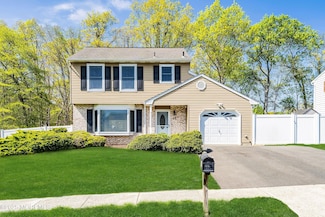45 Pinyon St, Howell, NJ 07731