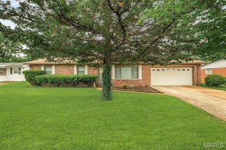 20 Lakeland Blvd, Swansea, IL 62226