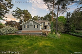 5490 Clarkston Rd, Clarkston, MI 48348