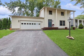 2202 Shallowford Dr, Valparaiso, IN 46383