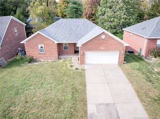 7014 Plum Creek Dr, Sellersburg, IN 47172