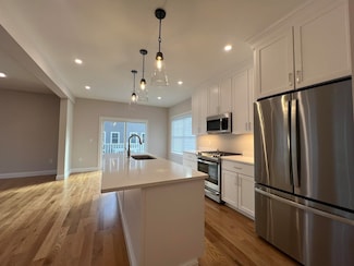 25 Juniper Ln, Portsmouth, NH 03801