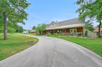 206 Pueblo Dr, Gainesville, TX 76240