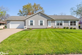 108 Fairview Dr, Wellman, IA 52356