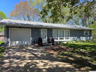 1018 Crestmore Way, Mason City, IA 50401