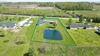 3800 W Lakeshore Dr, Port Clinton, OH 43452