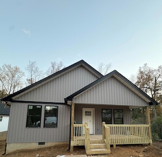 112 Robin Hood Dr, Dalton, GA 30721