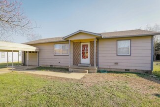 210 E 11th Ave, Caney, KS 67333