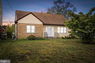 20 Pine Ave, Bordentown, NJ 08505