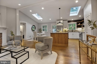 10432 Miller Rd, Oakton, VA 22124