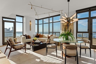 700 W E St Unit 4302, San Diego, CA 92101