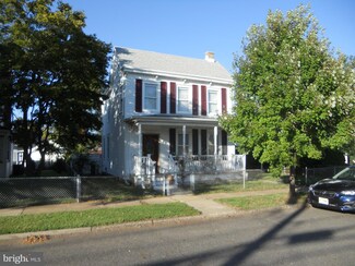 323 W 2nd St, Florence, NJ 08518