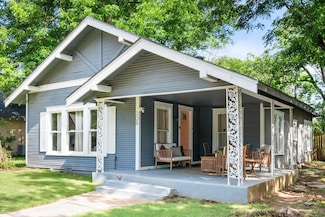 308 W Heard St, Cleburne, TX 76033
