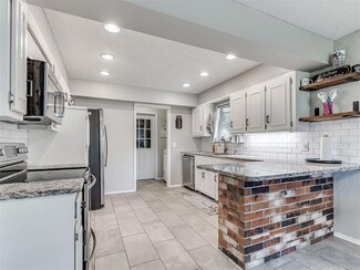 905 Ridgecrest Rd, Edmond, OK 73013
