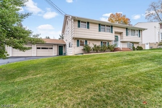 13 Glutting Place, East Hanover, NJ 07936