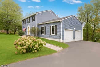 3 Fieldcrest Dr, Hackettstown, NJ 07840