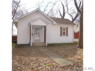618 W Schuetz St, Lebanon, IL 62254