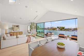 2530 Beverley Ave, Santa Monica, CA 90405