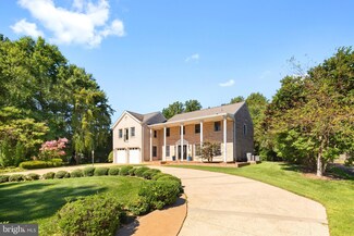 6212 Homespun Ln, Falls Church, VA 22044