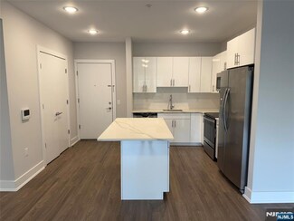 1685 Bergen Blvd Unit 510, Fort Lee, NJ 07024