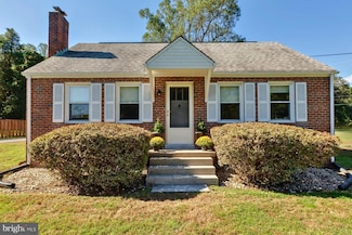 650 Walker Rd, Great Falls, VA 22066