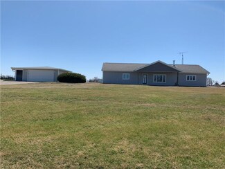 812 6th Ave W, Grinnell, IA 50112