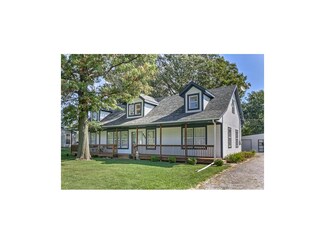 305 W 8th St, Edgerton, KS 66021