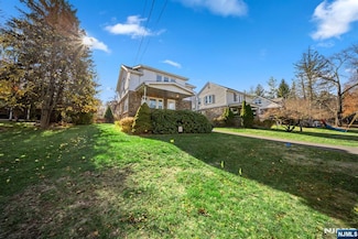 50 Faner Rd, Midland Park, NJ 07432