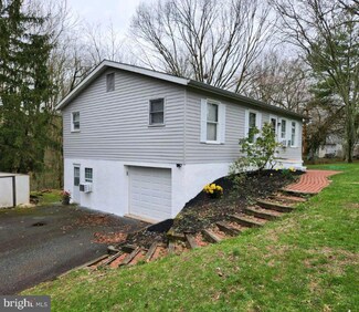 1320 Doris Dr, Pottstown, PA 19464