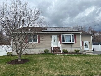 87 Mccabe St, South Dartmouth, MA 02748