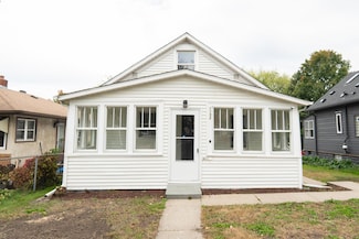 1132 Farrington St, Saint Paul, MN 55117